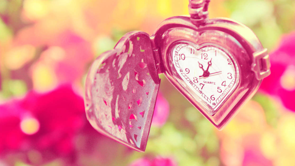 Clock,Objects,Hearts